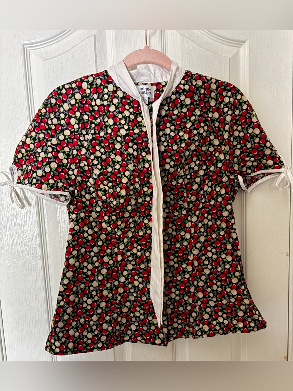 Unique Vintage Black Apple Print Blouse with White Bow Collar ~ Women’s 11/12/L - Picture 3 of 13